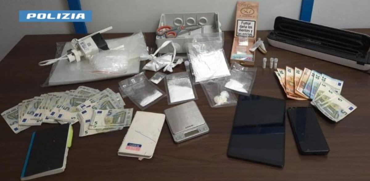 Lecce, in casa nasconde 200 grammi di cocaina: arrestato un uomo di 54 anni