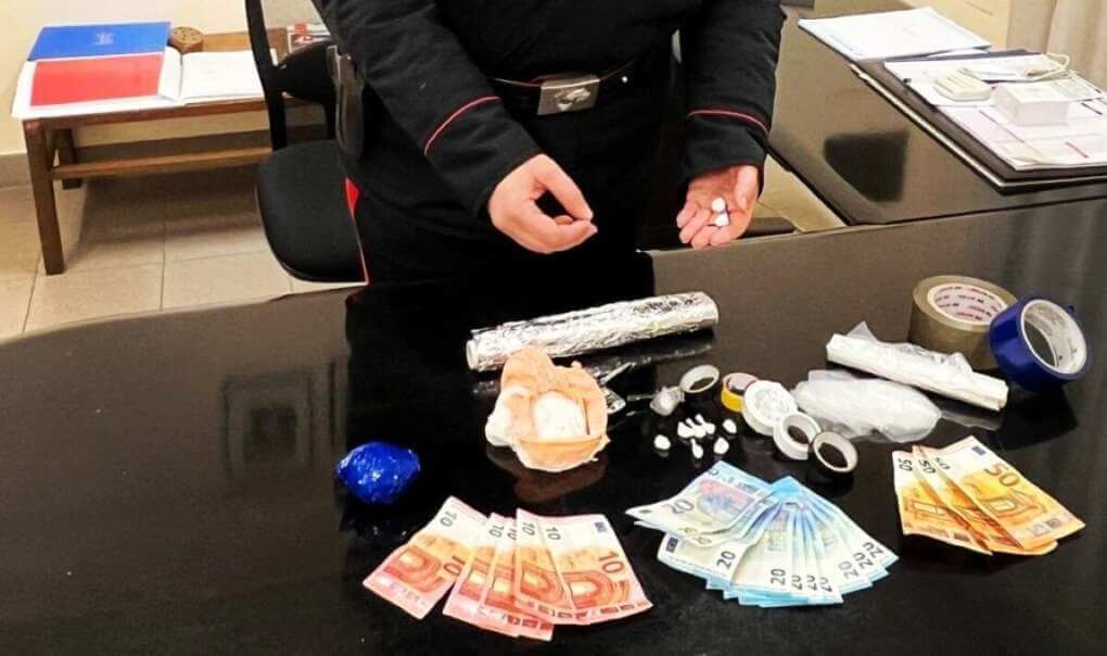 Noha, trovato in possesso di 11 dosi di cocaina: 24enne finisce agli arresti domiciliari