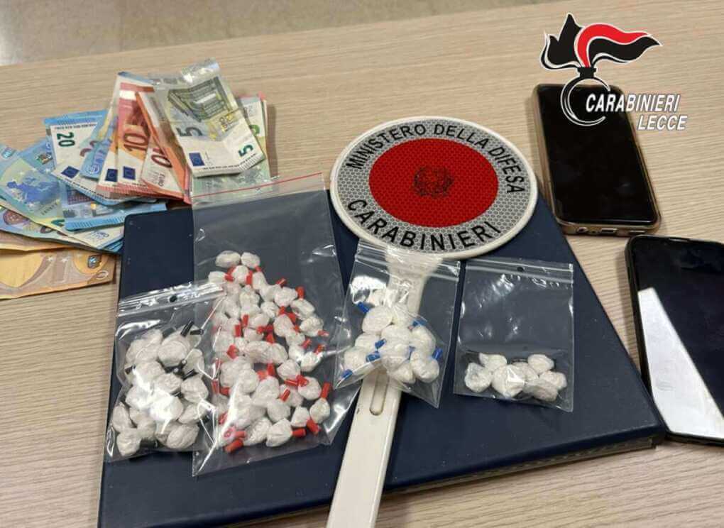 Squinzano, guida senza patente e nasconde droga nelle scarpe: arrestato un 20enne Squinzano, guida senza patente e nasconde droga nelle scarpe: arrestato un 20enne