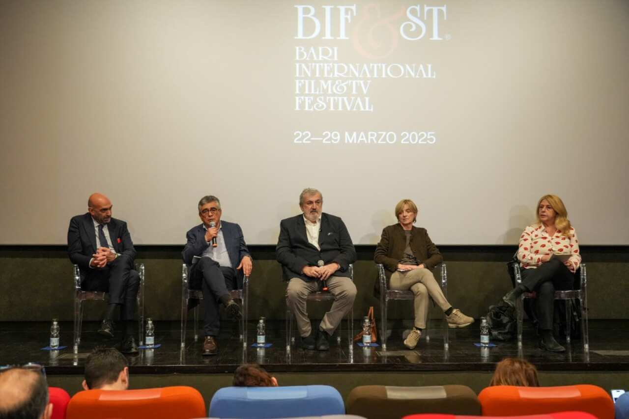Si chiude il Bif&st 2025, Iarussi: «Radicato a Bari ma aperto al Mediterraneo». Appuntamento al 2026 – VIDEO