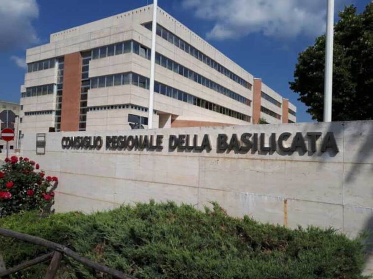 Basilicata, il figlio di Casino manda in tilt la maggioranza nel Consiglio regionale: ora è crisi