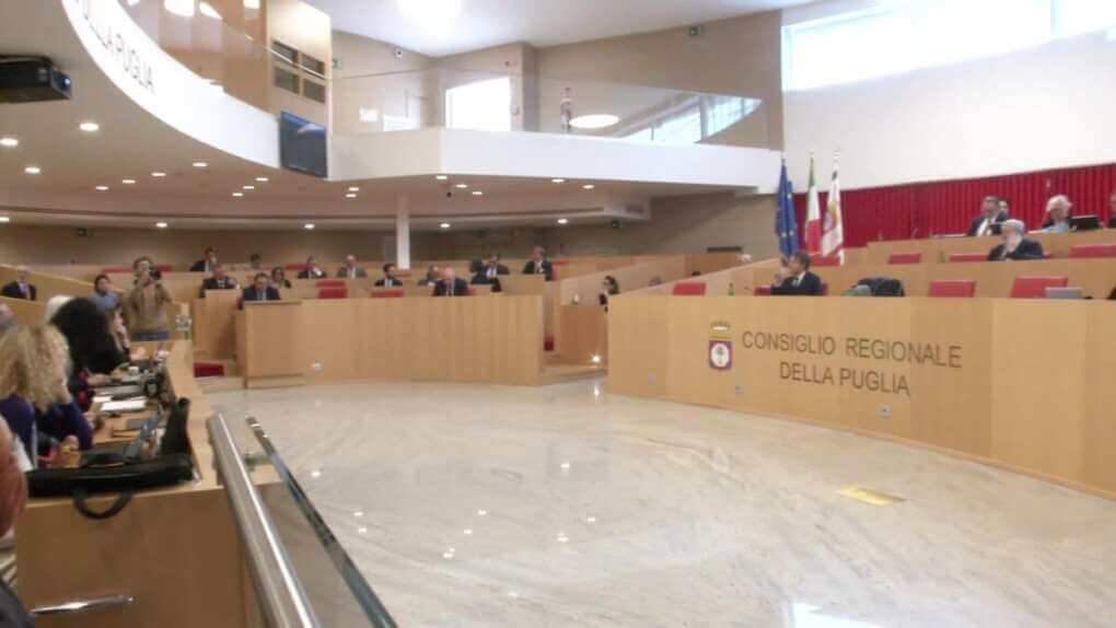 Regione Puglia, il Consiglio ostaggio dei partiti: sei leggi restano ferme al palo