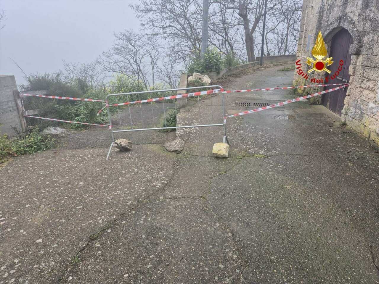 Montescaglioso, crolla una parte di terreno in contrada Lucito: evacuate cinque famiglie Montescaglioso, crolla una parte di terreno in contrada Lucito: evacuate cinque famiglie