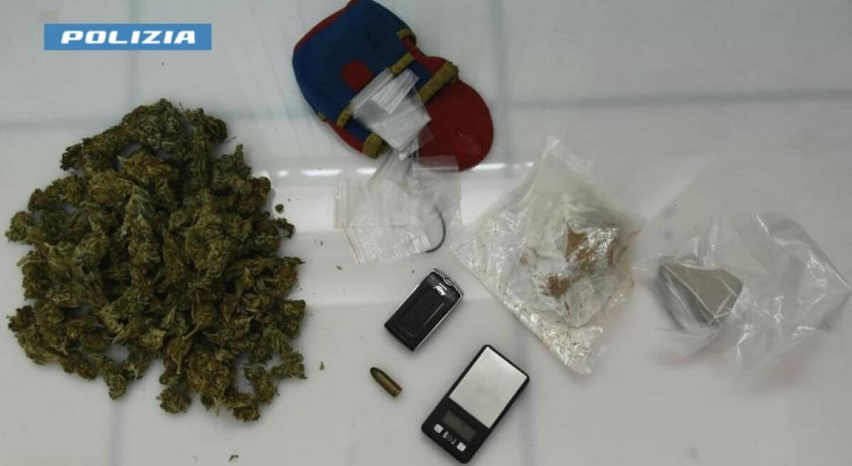 Corsano, in casa marijuana ed eroina e su un biglietto porta la “contabilità” delle dosi vendute: arrestato Corsano, in casa marijuana ed eroina e su un biglietto porta la “contabilità” delle dosi vendute: arrestato
