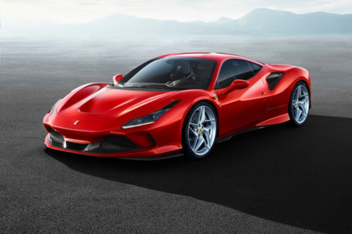 Da Rimini a Cerignola, noleggia una Ferrari e chiede 30mila euro per la riconsegna: indagato 32enne