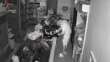 Furti in negozi e appartamenti a Bari, arrestato ladro seriale: incastrato dai tatuaggi – VIDEO