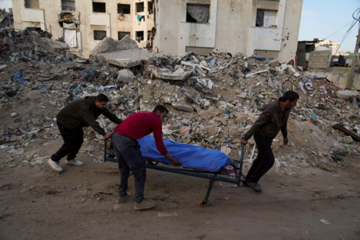 Gaza, si espande l’operazione israeliana contro i terroristi. Hamas: «In due raid uccise 15 persone»