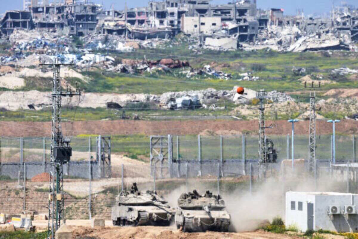 Nuovi raid israeliani a Gaza, quattro attacchi su Rafah: almeno 14 vittime Nuovi raid israeliani a Gaza, quattro attacchi su Rafah: almeno 14 vittime