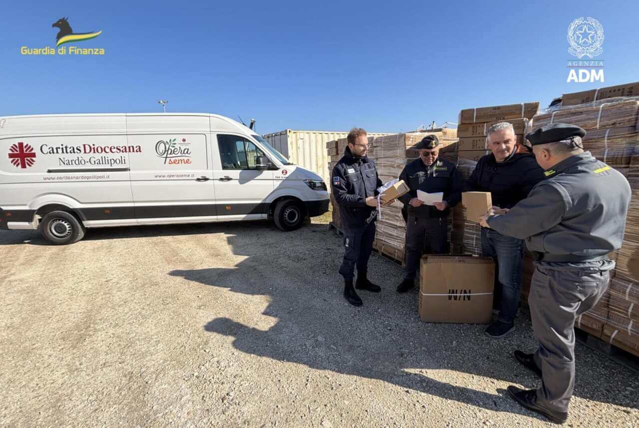 Brindisi, oltre 9mila paia di scarpe contraffatte donate in beneficenza da Dogana e GdF