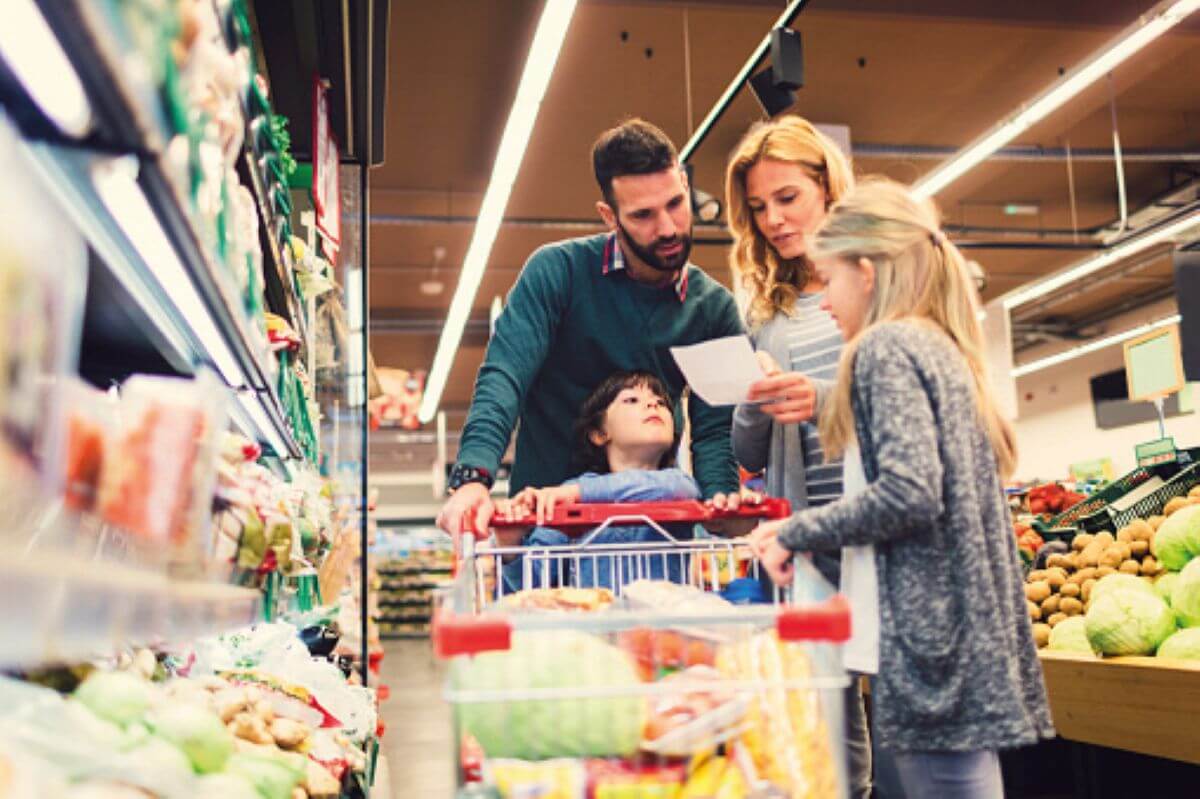 Diventare genitori? Il sogno di una vita costa 200mila euro: due stipendi bastano a stento Diventare genitori? Il sogno di una vita costa 200mila euro: due stipendi bastano a stento