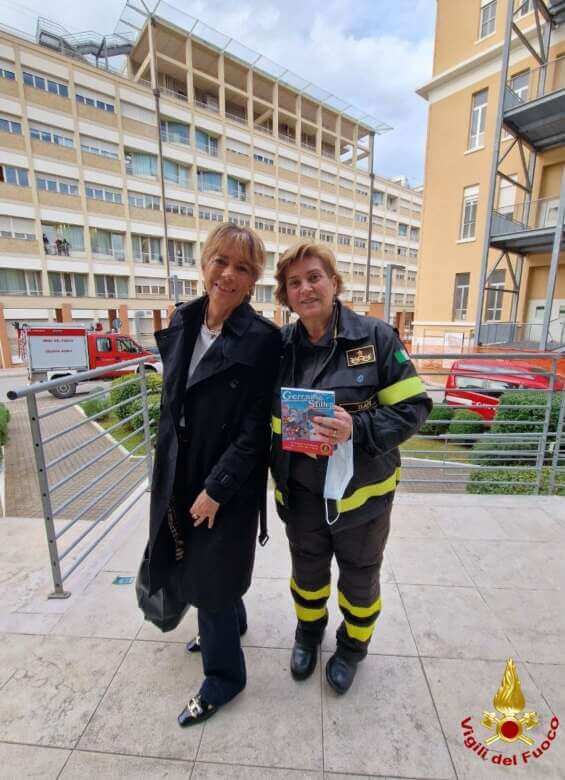 Bari, Geronimo Stilton incontra i vigili del fuoco: sorpresa per i bimbi delle scuole – FOTO