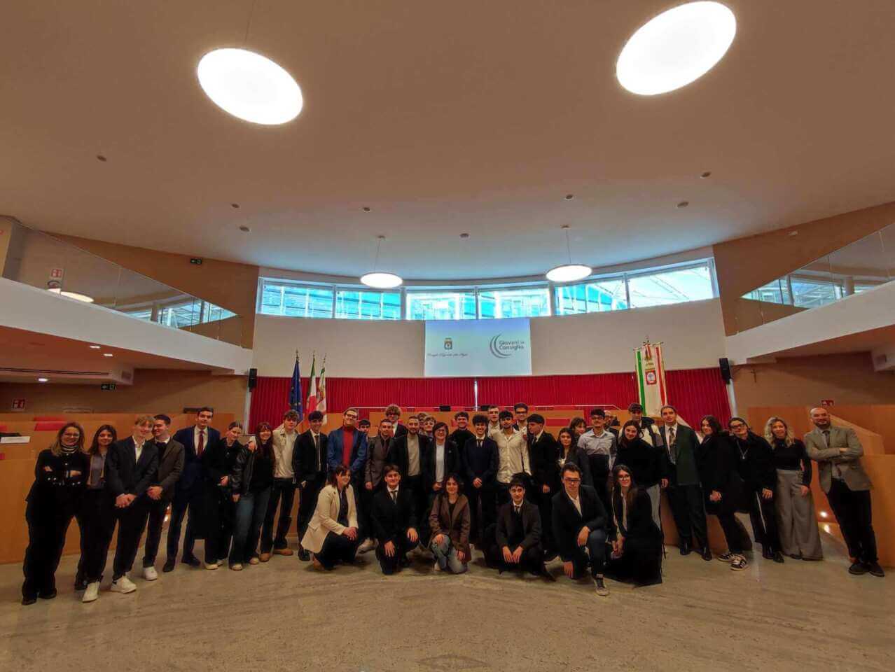 “Giovani in Consiglio”, Ciliento incontra gli studenti: focus su trasporti e mobilità sostenibile