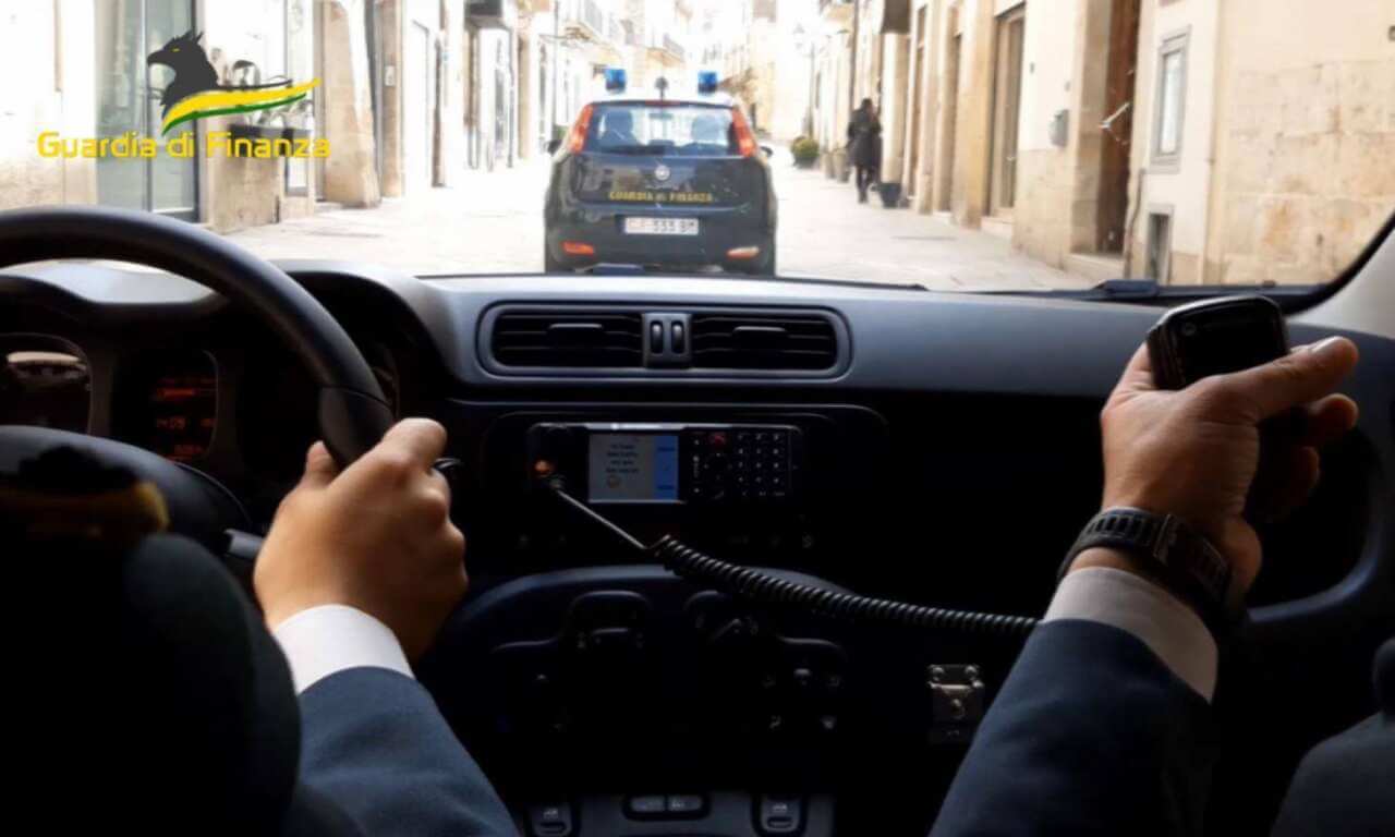 Scoperti 14 lavoratori in nero in due ristoranti del Salento: maxi multe per i titolari