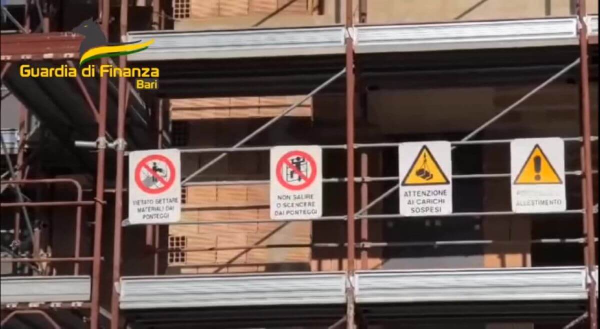 Bonus edili per la ristrutturazione di immobili inesistenti: 25 indagati in Puglia, sequestro da 5 mln Bonus edili per la ristrutturazione di immobili inesistenti: 25 indagati in Puglia, sequestro da 5 mln