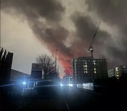 Londra, incendio e blackout a Heathrow: aeroporto chiuso. Cancellati oltre 1.300 voli Londra, incendio e blackout a Heathrow: aeroporto chiuso. Cancellati oltre 1.300 voli
