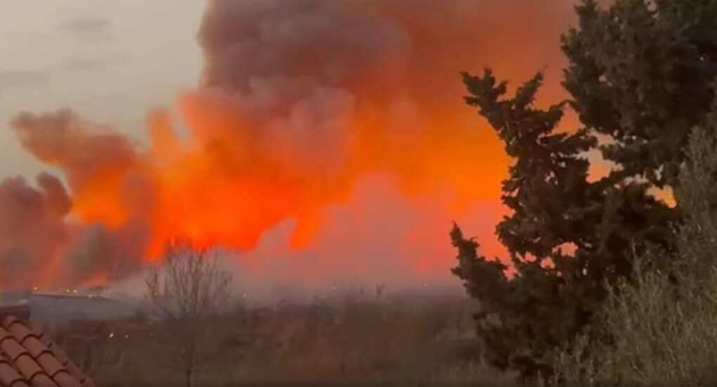 Maratea, incendio nell’ex polo florovivaistico: colonna di fumo visibile a chilometri di distanza Maratea, incendio nell’ex polo florovivaistico: colonna di fumo visibile a chilometri di distanza