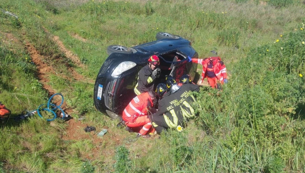 Mesagne, perde il controllo dell’auto e si ribalta nelle campagne: ferita una donna Mesagne, perde il controllo dell’auto e si ribalta nelle campagne: ferita una donna