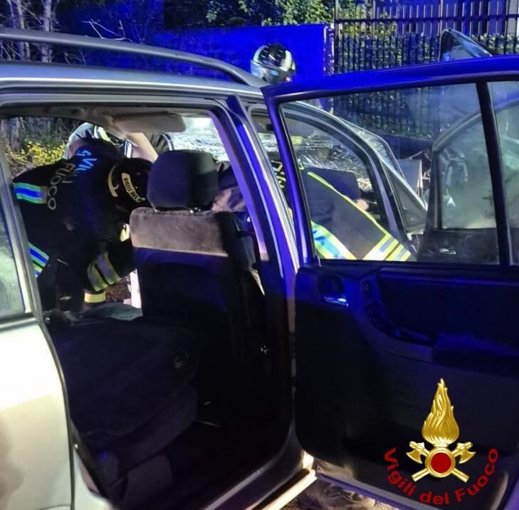 Galleria foto 'Incidente sulla provinciale tra Modugno e Bitetto: paura per tre adulti e una bambina' - foto 2