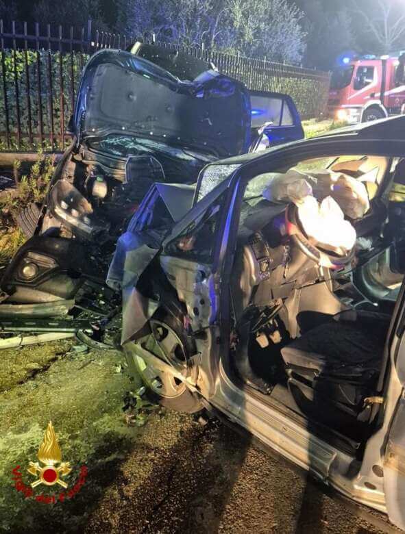 Galleria foto 'Incidente sulla provinciale tra Modugno e Bitetto: paura per tre adulti e una bambina' - foto 1