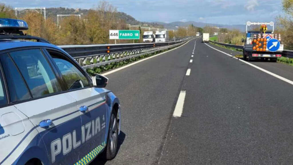 Galleria foto 'Orvieto, travolto da un tir mentre lavora lungo l’autostrada A1: muore un 38enne originario di Corato' - foto 1