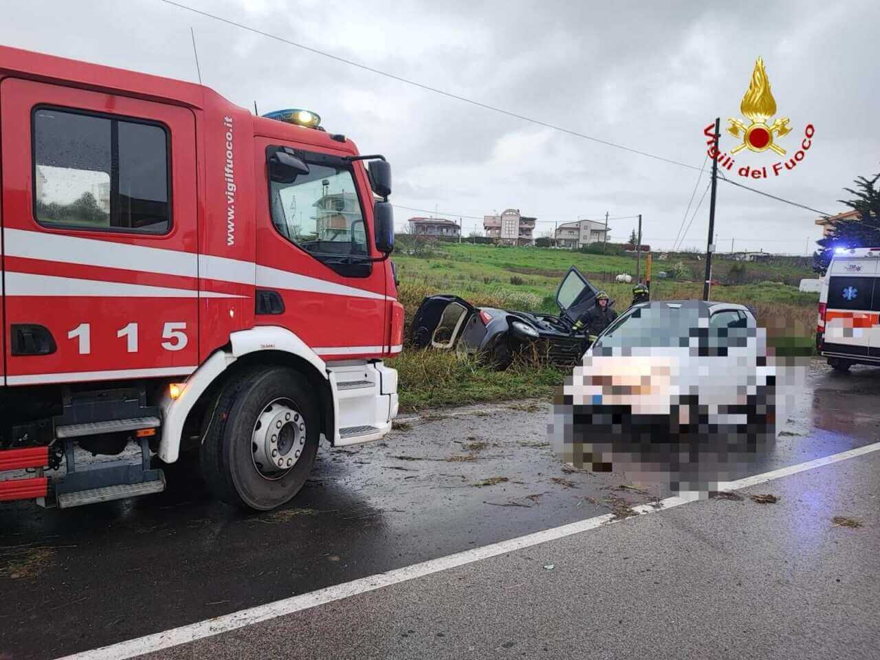 Incidente a Pomarico, auto finisce fuori strada: due ragazzi in ospedale, uno in codice rosso Incidente a Pomarico, auto finisce fuori strada: due ragazzi in ospedale, uno in codice rosso