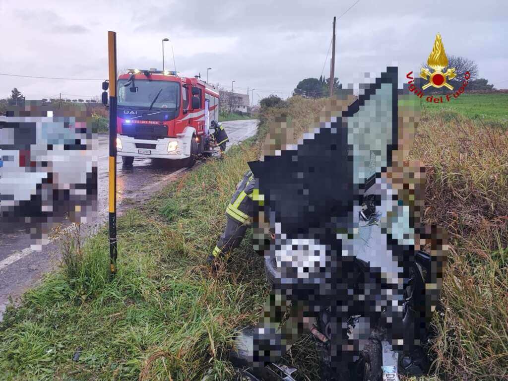 Incidente a Pomarico, auto finisce fuori strada: due ragazzi in ospedale, uno in codice rosso Incidente a Pomarico, auto finisce fuori strada: due ragazzi in ospedale, uno in codice rosso