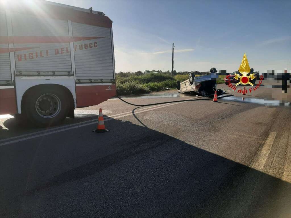 Incidente tra Pisticci e San Basilio, auto si ribalta sulla Sp 18: 38enne ricoverato in prognosi riservata – FOTO