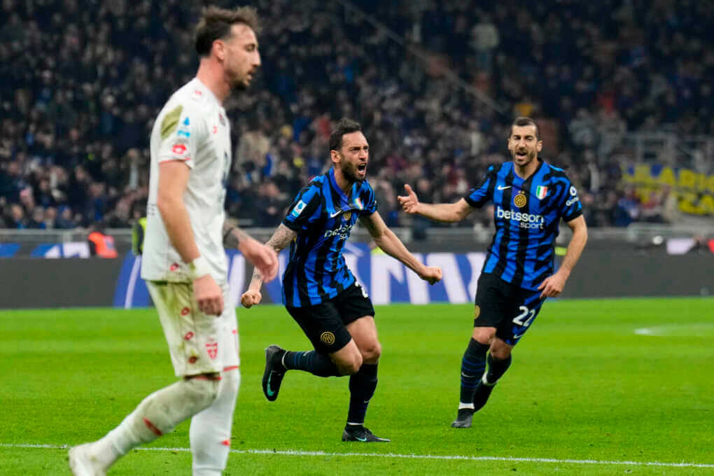 Serie A, il Monza spaventa l’Inter: i nerazzurri rimontano e vincono 3-2