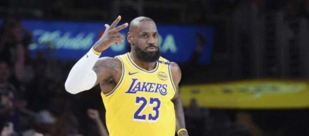 Basket, segna 50mila punti in una stagione: record nella storia dell’Nba per LeBron James