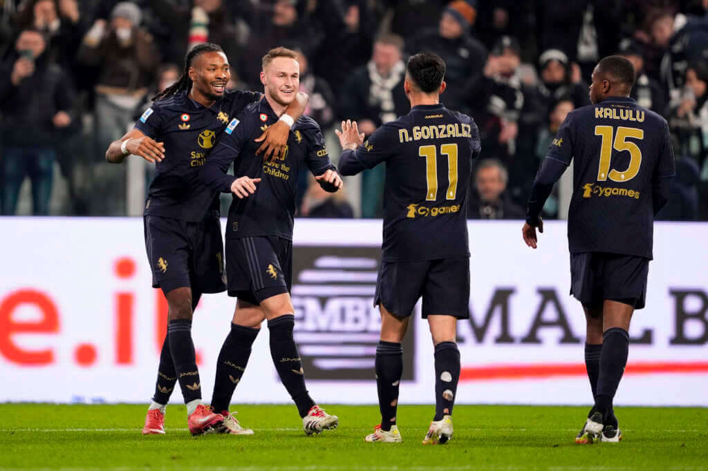 Galleria foto 'Serie A, la Juventus batte 2-0 il Verona e si porta a sei punti dalla capolista Inter' - foto 1