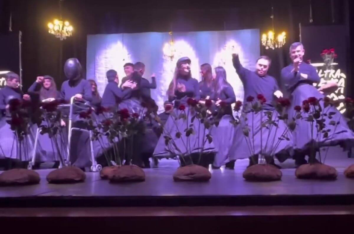 “L’altra metà del cielo”, lo spettacolo dei ragazzi di Orta Nova che ha commosso Vasco Rossi – VIDEO “L’altra metà del cielo”, lo spettacolo dei ragazzi di Orta Nova che ha commosso Vasco Rossi – VIDEO