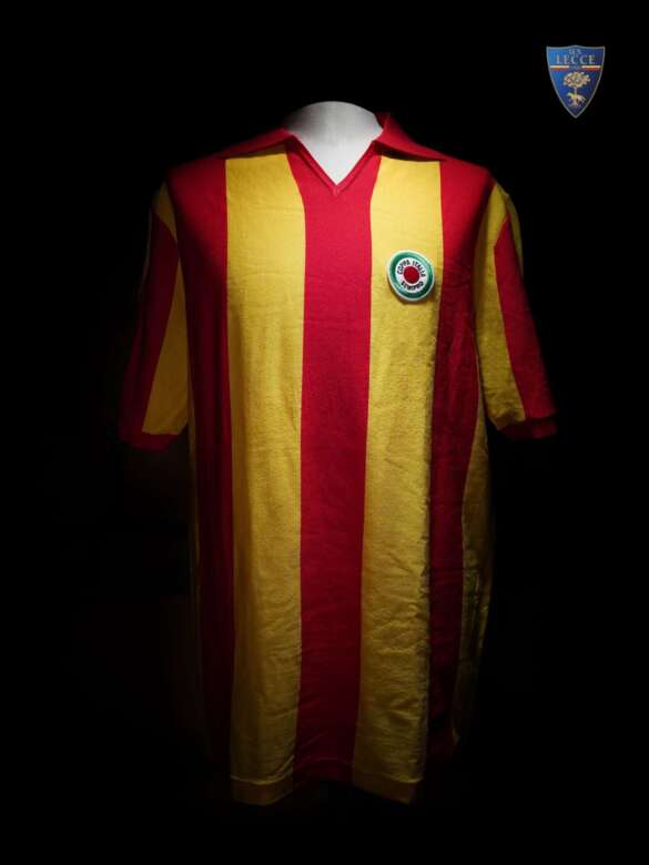 Serie A, 117 anni di calcio a Lecce: contro la Roma salentini in campo con una maglia storica
