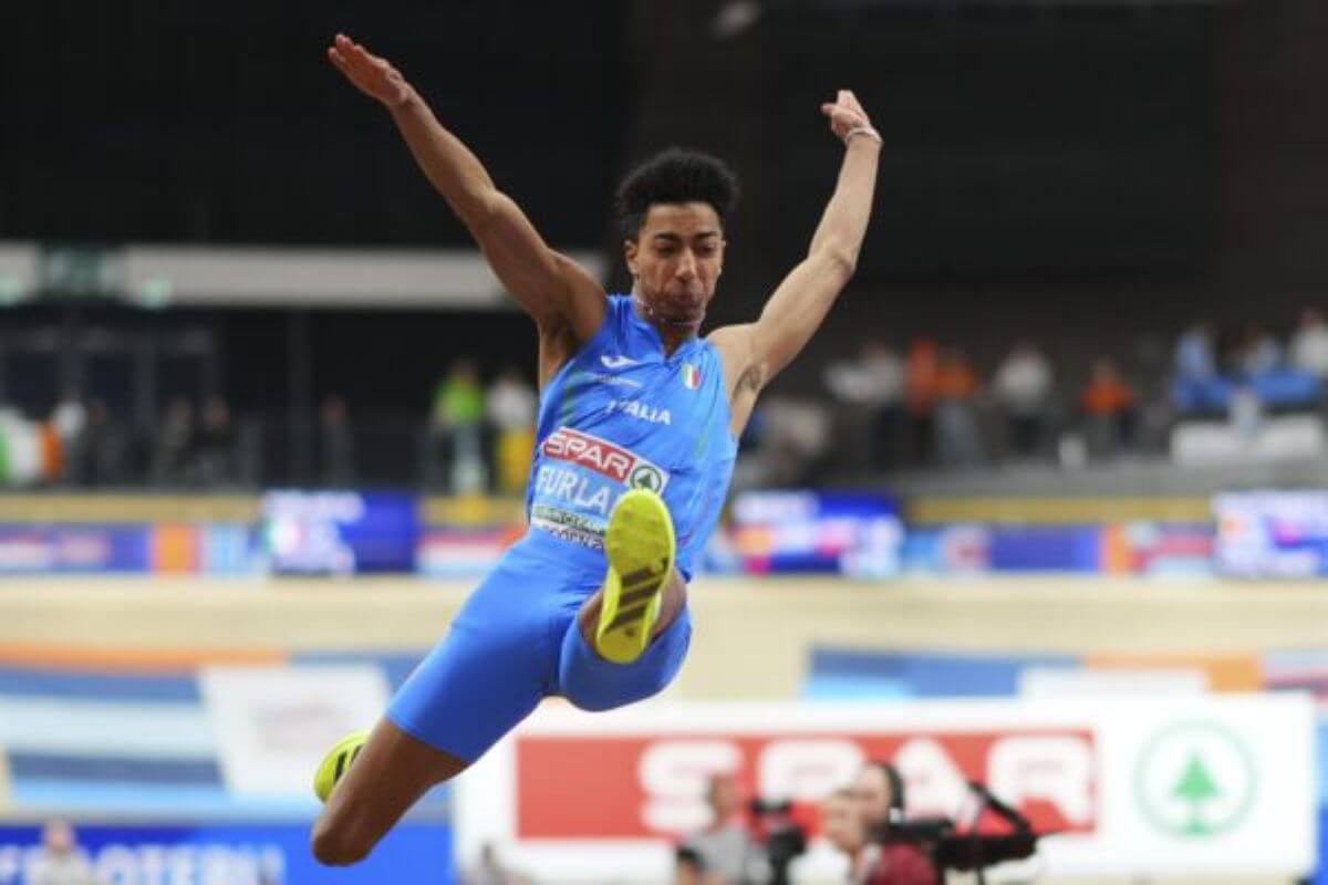 Salto in lungo, Mattia Furlani è campione del Mondo indoor: oro con un balzo da 8,30 metri Salto in lungo, Mattia Furlani è campione del Mondo indoor: oro con un balzo da 8,30 metri