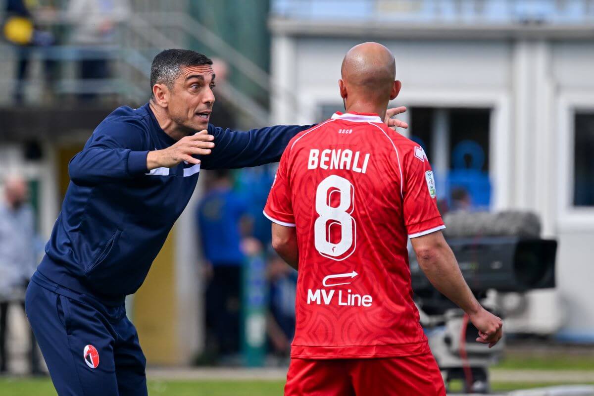 Bari calcio, Longo: «Siamo fischiati da un mese. Avvertiamo il peso dei playoff» Bari calcio, Longo: «Siamo fischiati da un mese. Avvertiamo il peso dei playoff»
