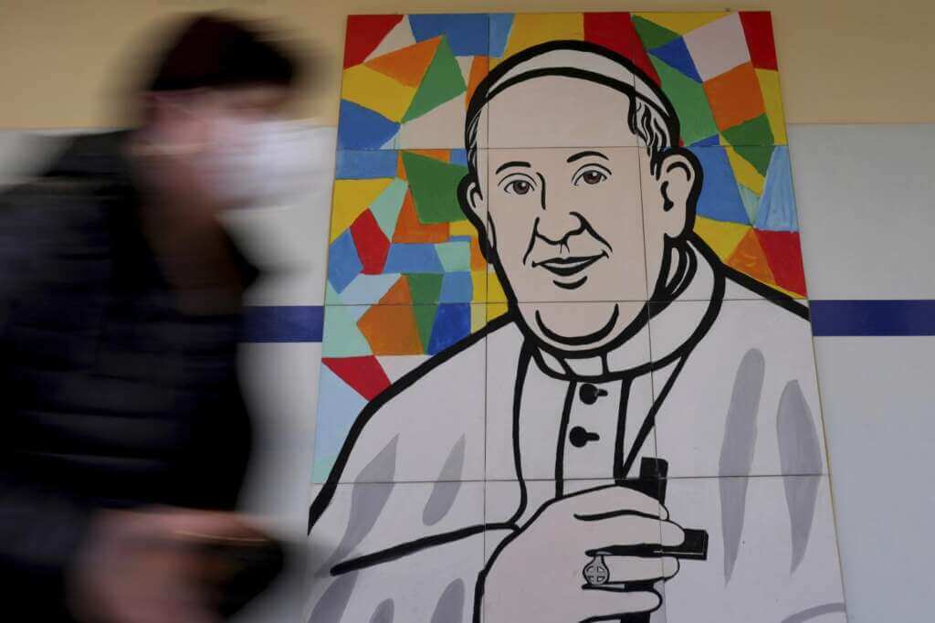 Galleria foto 'Papa Francesco, notte «tranquilla» in ospedale. Il cardinale Bagnasco: «Dimissioni? Fuori luogo parlarne»' - foto 1