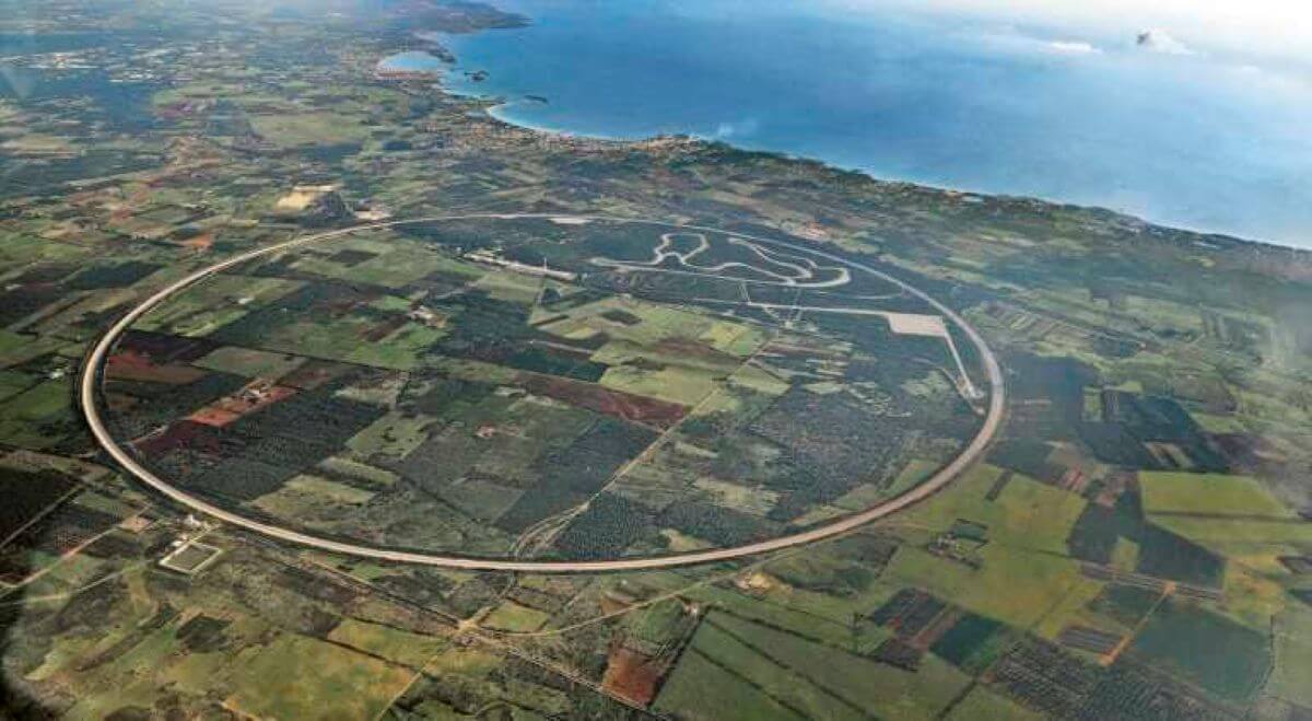Porsche ferma il piano di sviluppo in Puglia: «Contesto complesso per il settore automobilistico»
