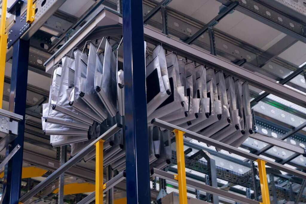 Bari, Ovs accelera su innovazione e economia circolare: investimento da 33 mln per 125 posti di lavoro – VIDEO Bari, Ovs accelera su innovazione e economia circolare: investimento da 33 mln per 125 posti di lavoro – VIDEO