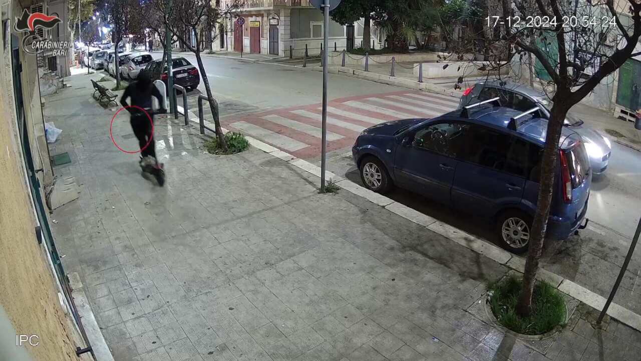 Sannicandro di Bari, 19enne ucciso a colpi di pistola: fermato un ragazzo di 23 anni – VIDEO Sannicandro di Bari, 19enne ucciso a colpi di pistola: fermato un ragazzo di 23 anni – VIDEO