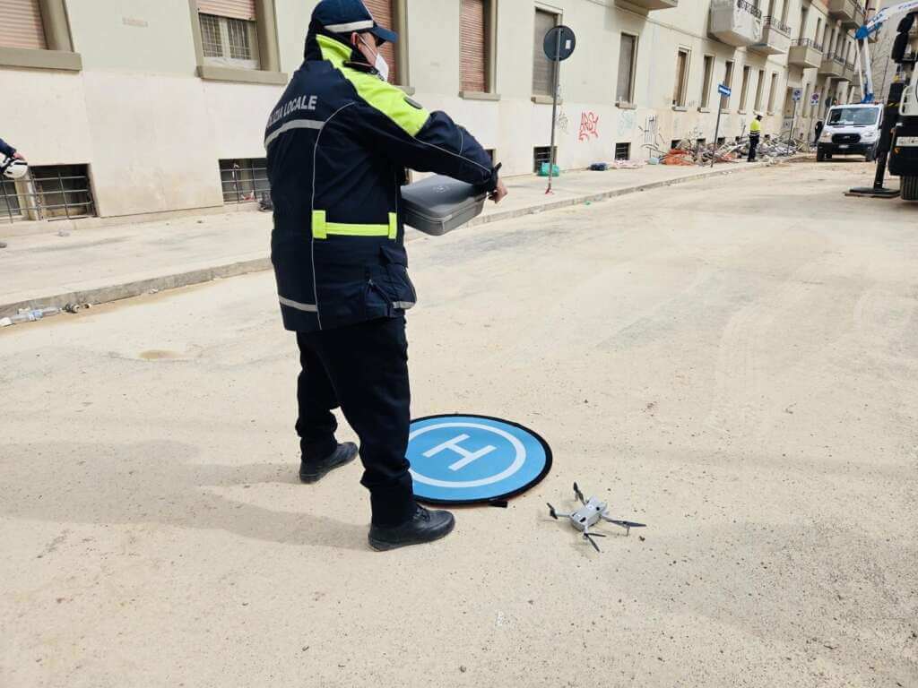 Galleria foto 'Crollo a Bari, via alla demolizione controllata della parte restante della palazzina – FOTO e VIDEO' - foto 14