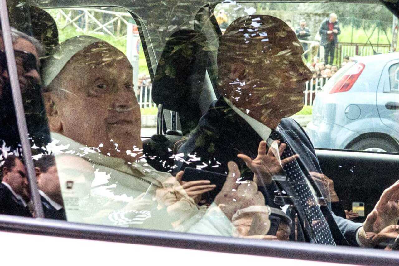 Papa Francesco e i propositi per il mese di aprile: «Usare la tecnologia per aiutare i più poveri»