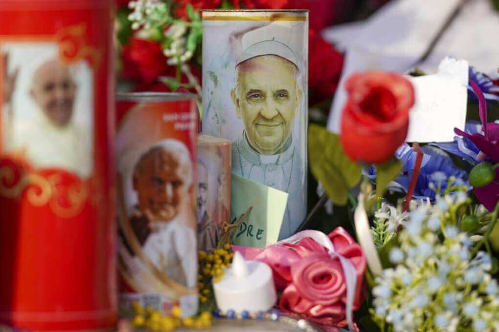 Il papa migliora, ma lascerà l’ospedale solo quando sarà guarito