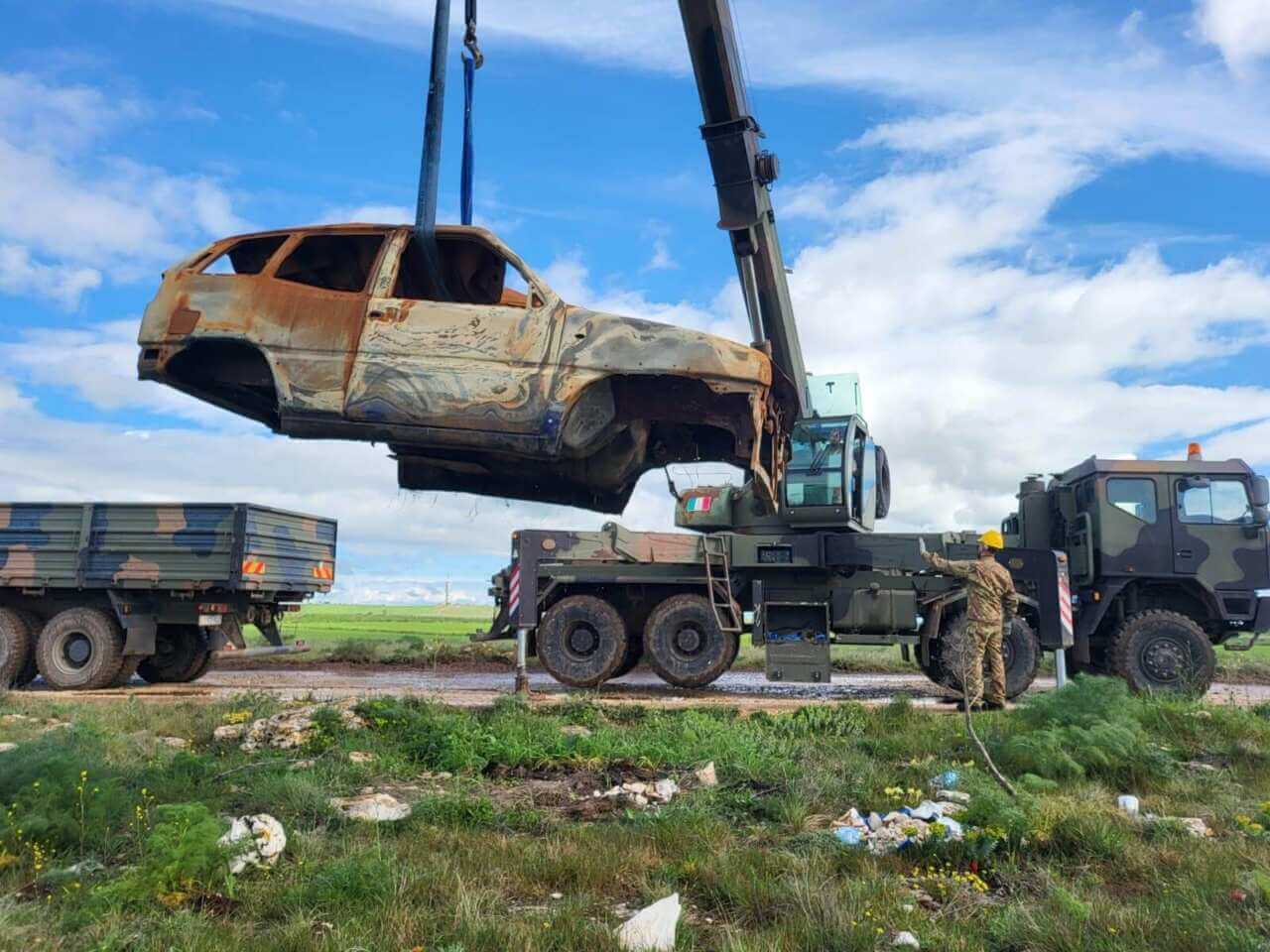 Grandi pulizie nel Parco Nazionale dell’Alta Murgia: rimosse carcasse d’auto e pneumatici – FOTO Grandi pulizie nel Parco Nazionale dell’Alta Murgia: rimosse carcasse d’auto e pneumatici – FOTO