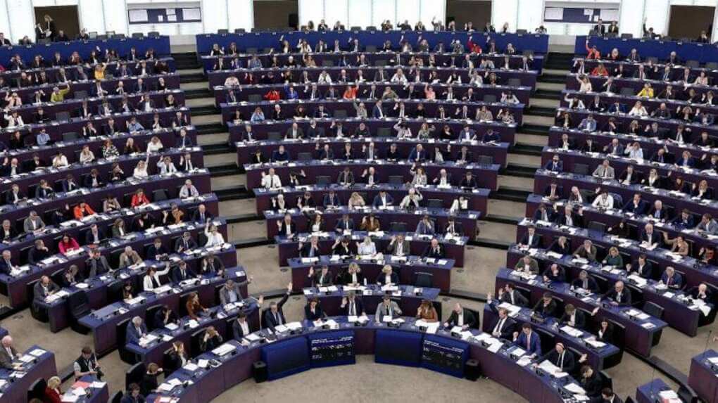 Riarmo dell’Ue, via libera a Strasburgo: il Parlamento europeo approva la risoluzione