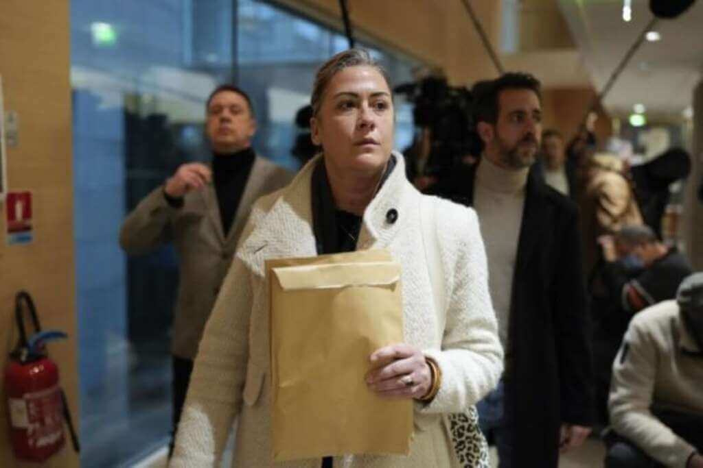 Galleria foto 'Francia, la figlia di Pelicot denuncia: «Sedata e abusata da mio padre per 10 anni»' - foto 1