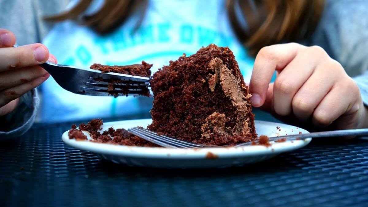 Disturbi “conditi”, la fame d’amore e il rapporto emotivo col cibo