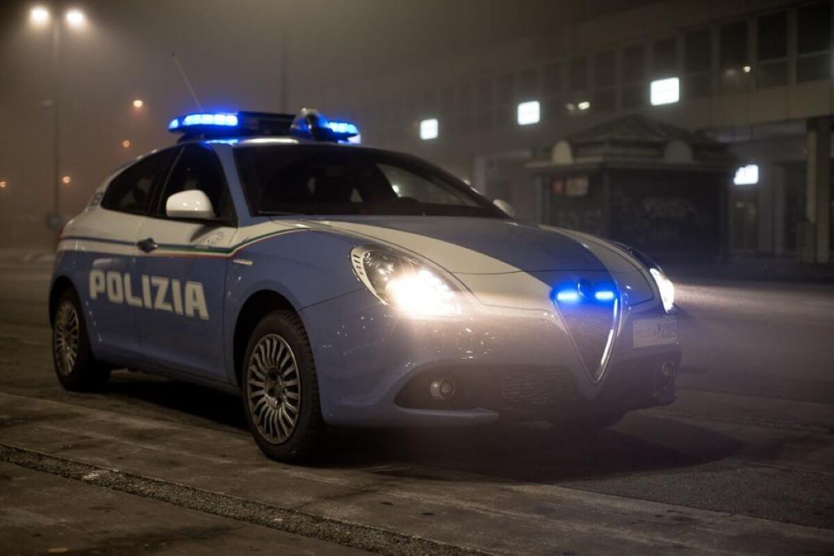 Furti e rapine a Barletta: arrestati quattro 17enni. Aggredirono un coetaneo per svaligiare l’appartamento Furti e rapine a Barletta: arrestati quattro 17enni. Aggredirono un coetaneo per svaligiare l’appartamento