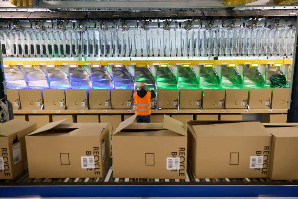 Bari, Ovs accelera su innovazione e economia circolare: investimento da 33 mln per 125 posti di lavoro – VIDEO Bari, Ovs accelera su innovazione e economia circolare: investimento da 33 mln per 125 posti di lavoro – VIDEO
