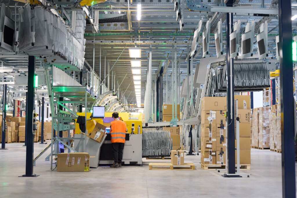 Bari, Ovs accelera su innovazione e economia circolare: investimento da 33 mln per 125 posti di lavoro – VIDEO Bari, Ovs accelera su innovazione e economia circolare: investimento da 33 mln per 125 posti di lavoro – VIDEO