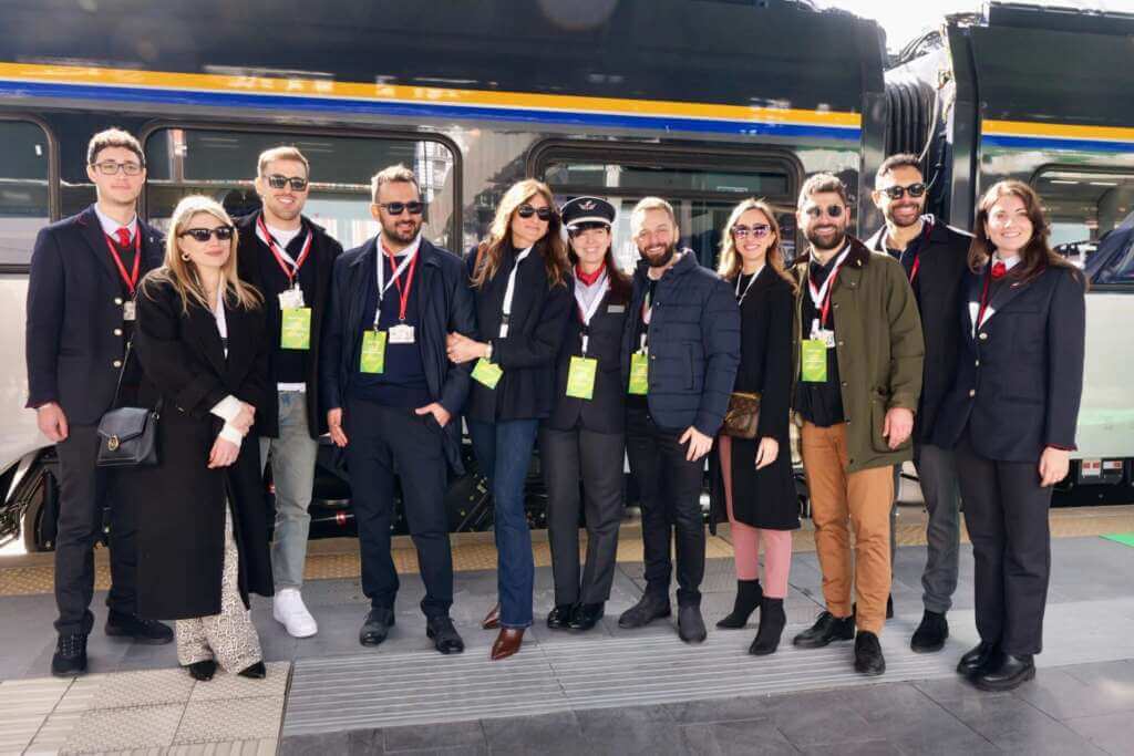 Trenitalia, presentati due nuovi treni elettrici a doppio piano a Bari e raddoppiato l’Apulia Express – VIDEO Trenitalia, presentati due nuovi treni elettrici a doppio piano a Bari e raddoppiato l’Apulia Express – VIDEO