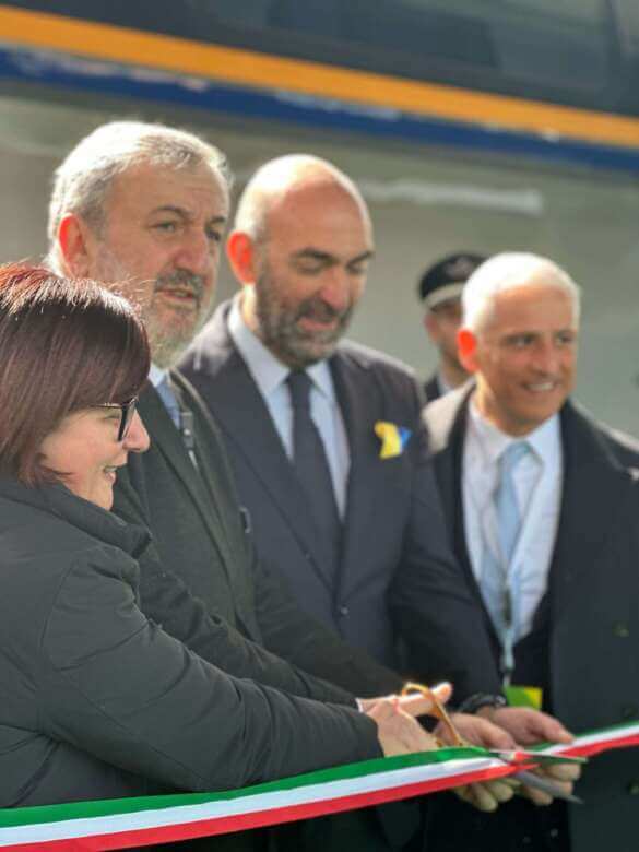 Trenitalia, presentati due nuovi treni elettrici a doppio piano a Bari e raddoppiato l’Apulia Express – VIDEO Trenitalia, presentati due nuovi treni elettrici a doppio piano a Bari e raddoppiato l’Apulia Express – VIDEO